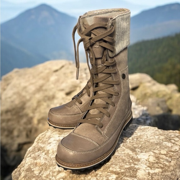 The North Face Women’s Tan High-Top Lace Up Boots with Side Zipper. - Picture 1 of 7